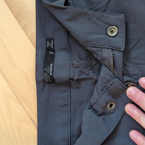 Prana hiking shorts - Picture 2 of 5